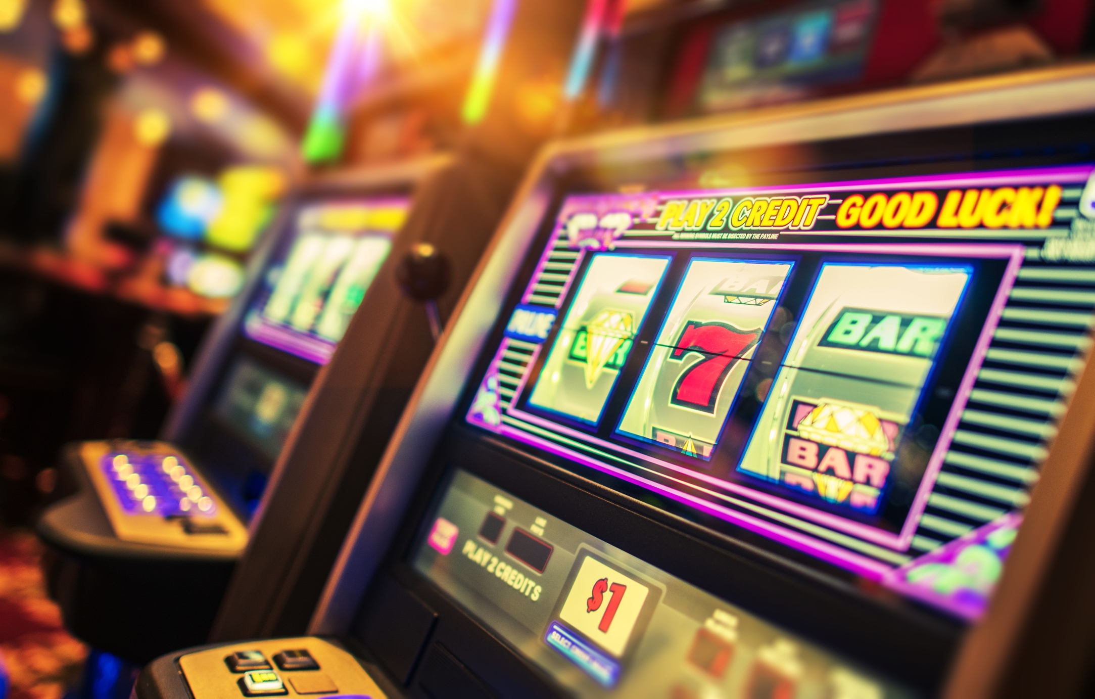 Apakah slot 3D dikembangkan menggunakan mesin khusus?